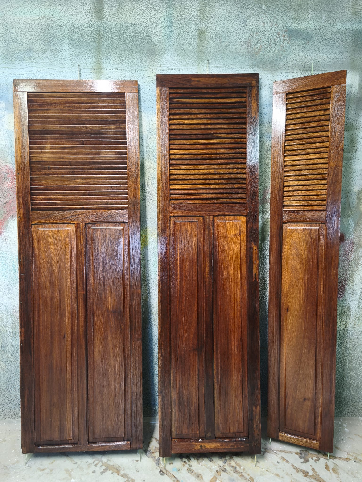 Décapage et la restauration de volets. Décapage et la restauration de volets.